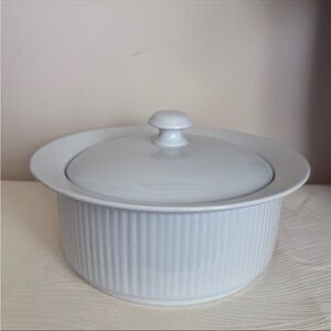 DANSK Bistro Bisserup White Ribbed Round 2 Qt Casserole w/Lid Rimmed Portugal